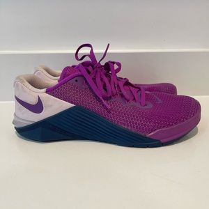 Nike Metcon 5 Training Sneakers Women Size 9.5 in vivid purple/valerian blue